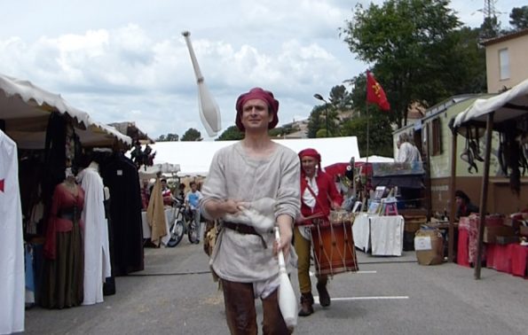 animation de jongleur pour marché médiévale en Trans en Provence 83 PACA