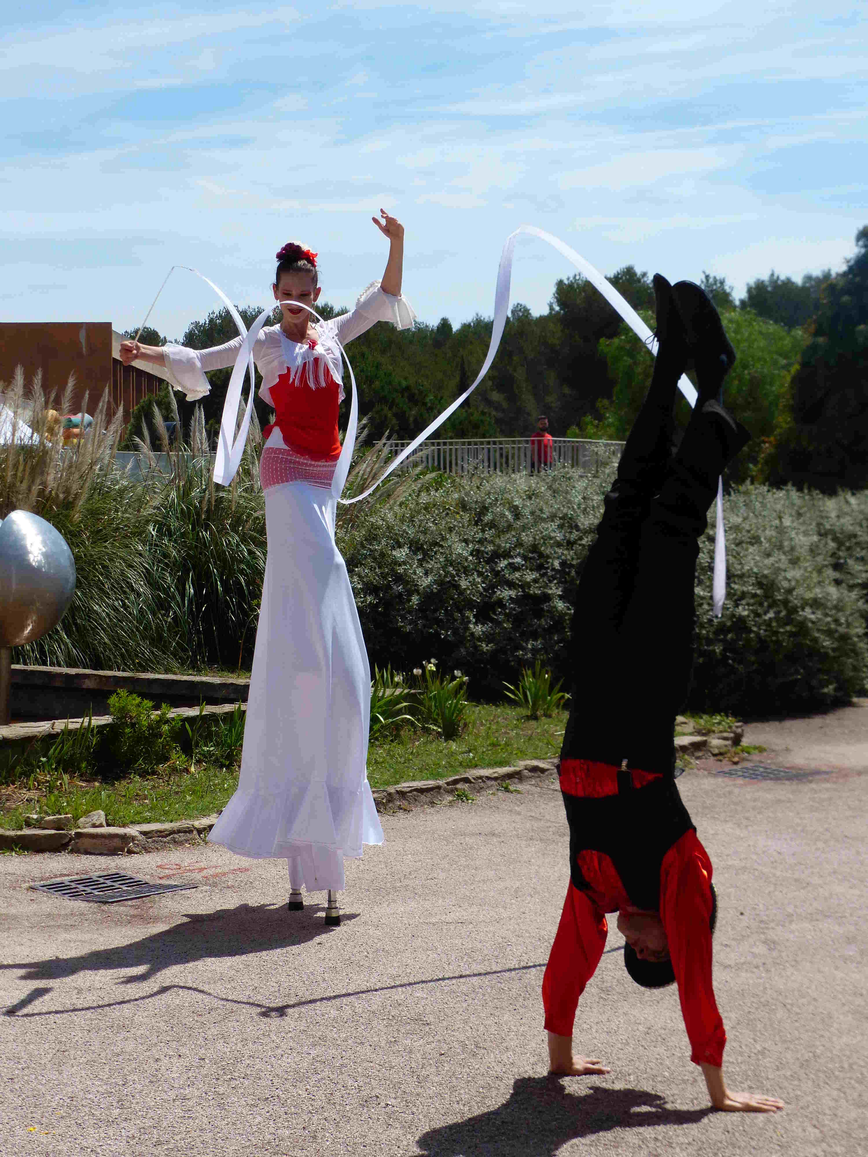 Spectacle de rue échassier et jongleur flamenco espagnol