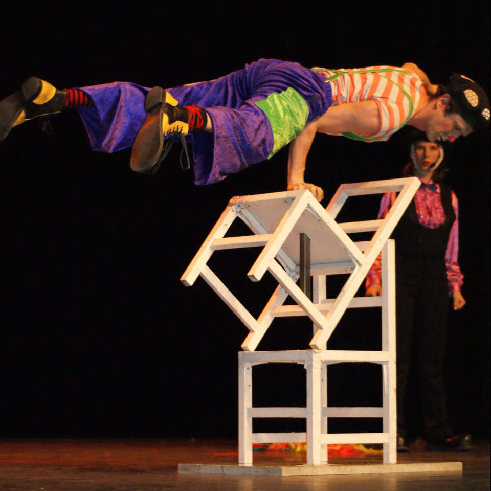 spectacle-de-cirque-enfant-acrobatie noël