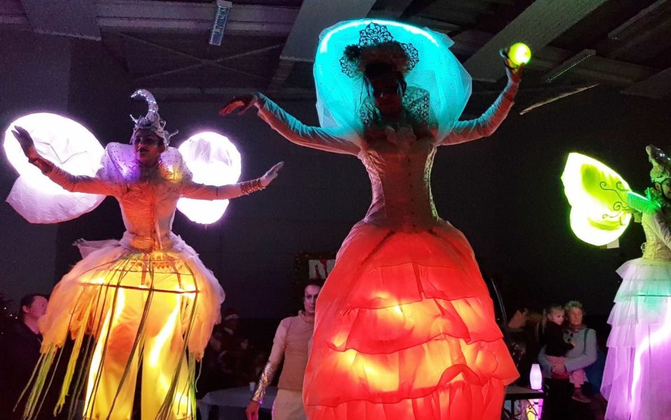 parade lumineuse de cirque Indigo