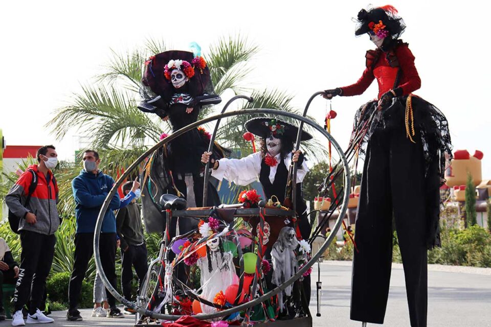 Spectacle de rue morts vivants mexicains 84 PACA