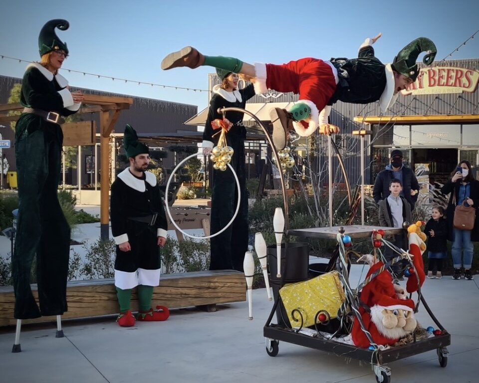 animation lutins Noël compagnie de cirque en PACA