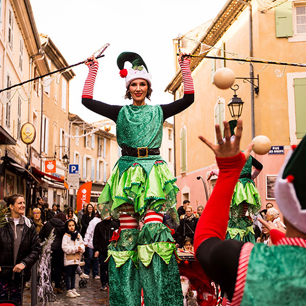 déambulation parade lutin Noel Drome et Provence PACA